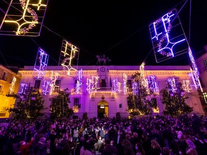 Encendido de las luces de Navidad en la Plaza del Carmen de Granada, el año pasado.