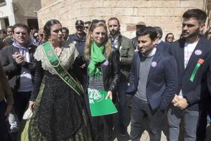Concentración en Castellón contra la agresión sexual, con la alcaldesa Amparo Marco, el consejero de Educación, Vicent Marzà, y el portavoz de Compromís, Fran Feerri .
