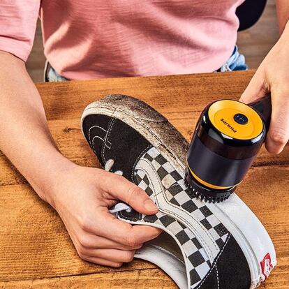 Artículo de EL PAÍS Escaparate en el que se describen cómo proteger las zapatillas y extender su vida útil.