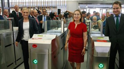 La Presidenta de la Comunidad de Madird, Cristina Cifuentes, junto a la Ministra de Fomento, Ana Pastor y el Alcalde de Torrejon de Ardoz, Ignacio Vazquez Casavilla.