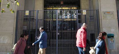 Entrada principal de la residencia universitaria San Hermenegildo de Sevilla. 