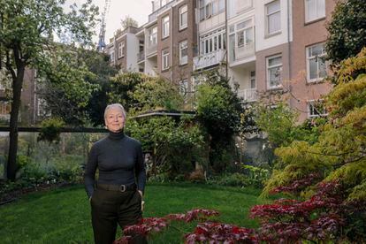 Petra Blaisse, en su jardín de  Amsterdam.