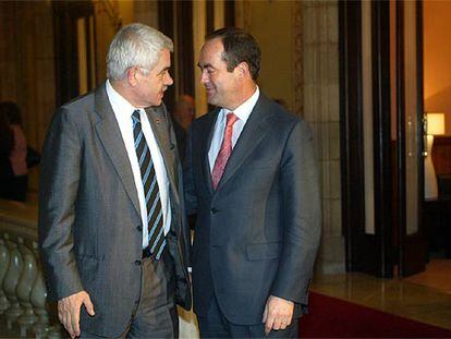 Pasqual Maragall y José Bono, antes de la entrevista en el Parlamento catalán.