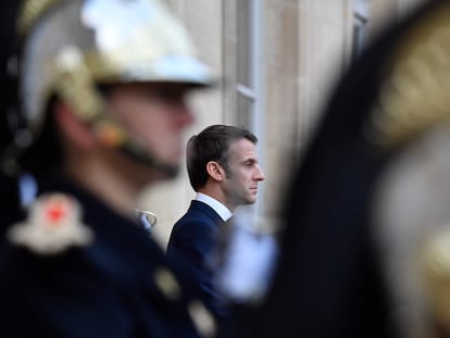 El presidente francés, Emmanuel Macron, espera en el Elíseo la llegada del mandatario de Nigeria, Mohamed Bazoum, el 7 de diciembre en París.