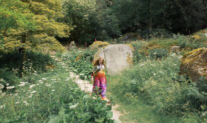 Rachel Feinstein en el parque que rodea el castillo de Chatsworth.