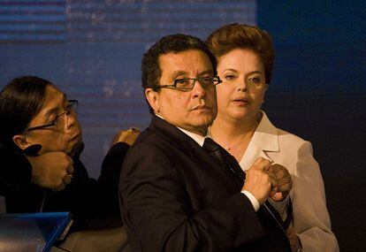 Jo&atilde;o Santana (en el centro) y Dilma Rousseff en 2010.