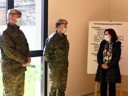 La ministra de Defensa, Margarita Robles, inaugura el Centro de Educación Infantil de la base militar El Goloso, este jueves.