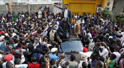Youssou N'dour en la plaza de la Independencia, donde la Policía ha prohibido las protestas antigubernamentales.