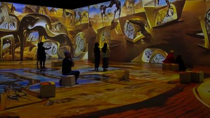 'La persistencia de la memoria' en la exposición 'Dalí cibernético' del Centro de Artes Digitales Ideal de Barcelona.