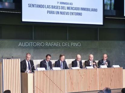 De izquierda a derecha, Alberto Prieto, de Knight Frank; Adolfo Ramírez-Escudero, de CBRE; Ricardo Martín-Fluxá, de ACI; Santiago Aguirre, de Aguirre Newman y Andrés Escarpenter, de Jones Lang Lasalle.