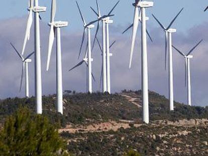 Campo de molinos de viento en Rubi&oacute;.