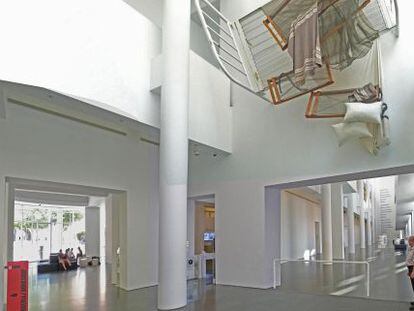 Imagen virtual del nuevo acceso al Macba, el edificio de Richard Meier.