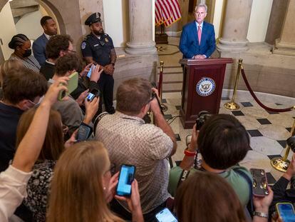 El presidente de la Cámara de Representantes, Kevin McCarthy, en su comparecencia en el Capitolio para anunciar la investigación contra Joe Biden para un posible juicio político.
