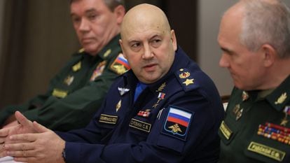 Serguéi Surovikin, en una reunión con altos mandos militares en Sochi, a finales de 2021.