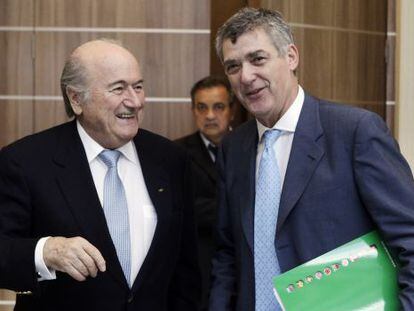 Blatter i Villar, durant una reunió de la FIFA el 2012.