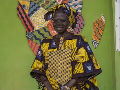 Retrato de Ken Bugul, de 75 años y reconocida en todo el mundo como uno de los referentes de la literatura africana.