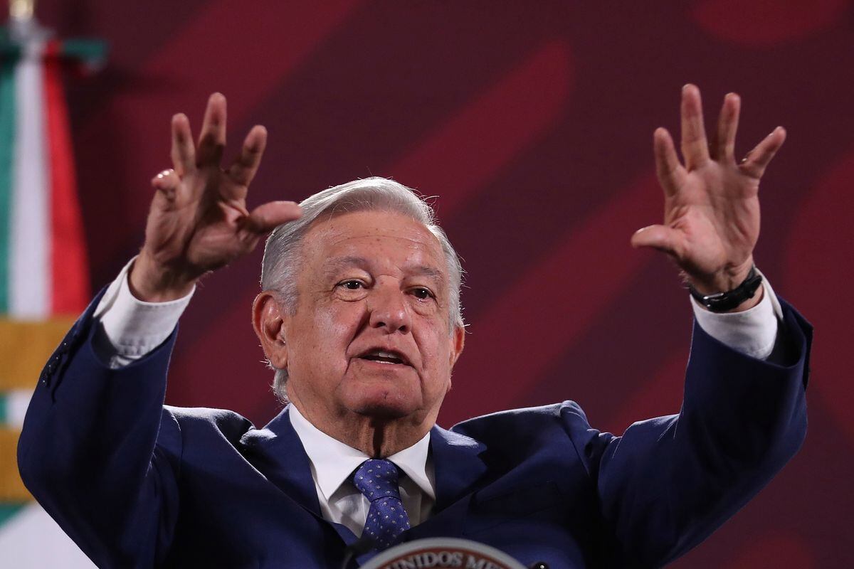 AMLO: López Obrador dice que cumplirá órdenes del INE sobre Xóchitl Gálvez “bajo protesta”