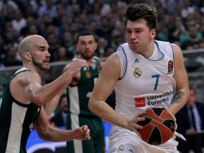 Doncic intenta zafarse de Calathes