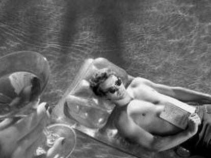 Imagen cedida por Iconoclastic Features de un fotograma de la película "Joshua Tree, 1951: A portrait of James Dean", presentada en el festival Queer de Lisboa, en la que James Preston encarna al mítico actor, presentándolo como un joven problemático, intelectual y muy sexual.