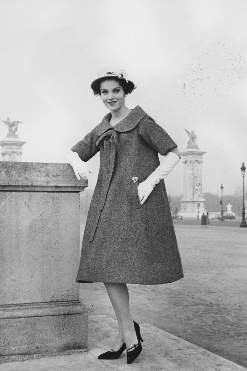 Colección alta costura Primavera verano línea Trapeze de Yves Saint Laurent para Dior año 1958.