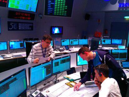 Membres de l'equip de la missió 'Rosetta' al Centre Europeu de Control d'Operacions Espacials (ESOC) de l'ESA, a Darmstadt (Alemanya), el 13 de novembre.