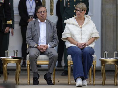 Gustavo Petro y Verónica Alcocer en la radicación de la reforma a la Salud, en febrero de 2023.
