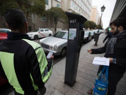 Juan (nombre ficticio), controlador del SER agredido por cuatro individuos, realiza su trabajo en Madrid.