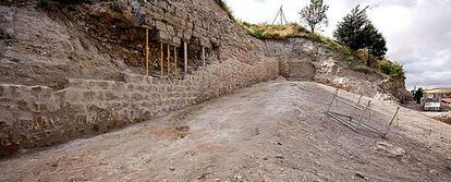 Excavación de Burgos en la que se han hallado restos medievales del barrio de la Judería; más de noventa metros de muralla y restos humanos