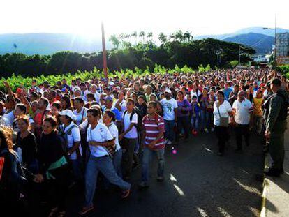 Es el primer paso masivo autorizado por Caracas desde que se cerrase la frontera hace 11 meses