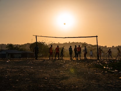 Un partido de fútbol en el departamento de Bolívar, Colombia, el 1 de febrero de 2023.