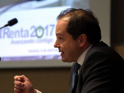 El director del Departamento de Gesti&oacute;n de la Agencia Tributaria, Rufino de la Rosa, durante la presentaci&oacute;n en rueda de prensa de la Campa&ntilde;a de IRPF 2017.  