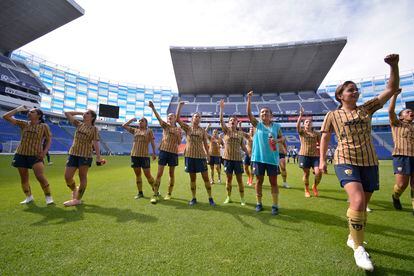 Las futbolistas de las Pumas, durante un partido de la Liga femenina de México.