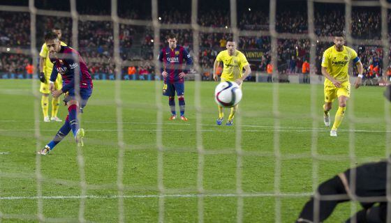 Neymar falla un penalti en el encuentro ante el Villarreal.