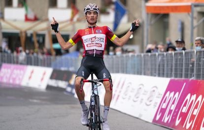 Juan Ayuso, ganando una etapa del Giro sub23.