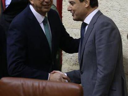 Juan Marín y Juan Manuel Moreno Bonilla, en el Parlamento el pasado 27 de diciembre.