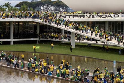 Bolsonaristas toman al asalto el Congreso, en Brasilia, el 8 de enero de 2023.