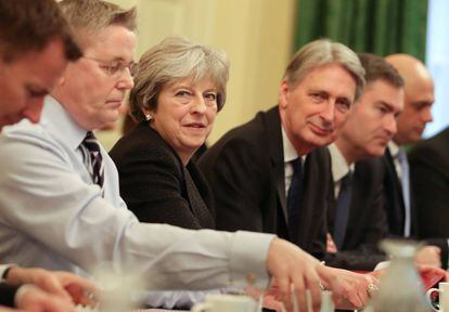 Theresa May, con los miembros de su Gobierno.