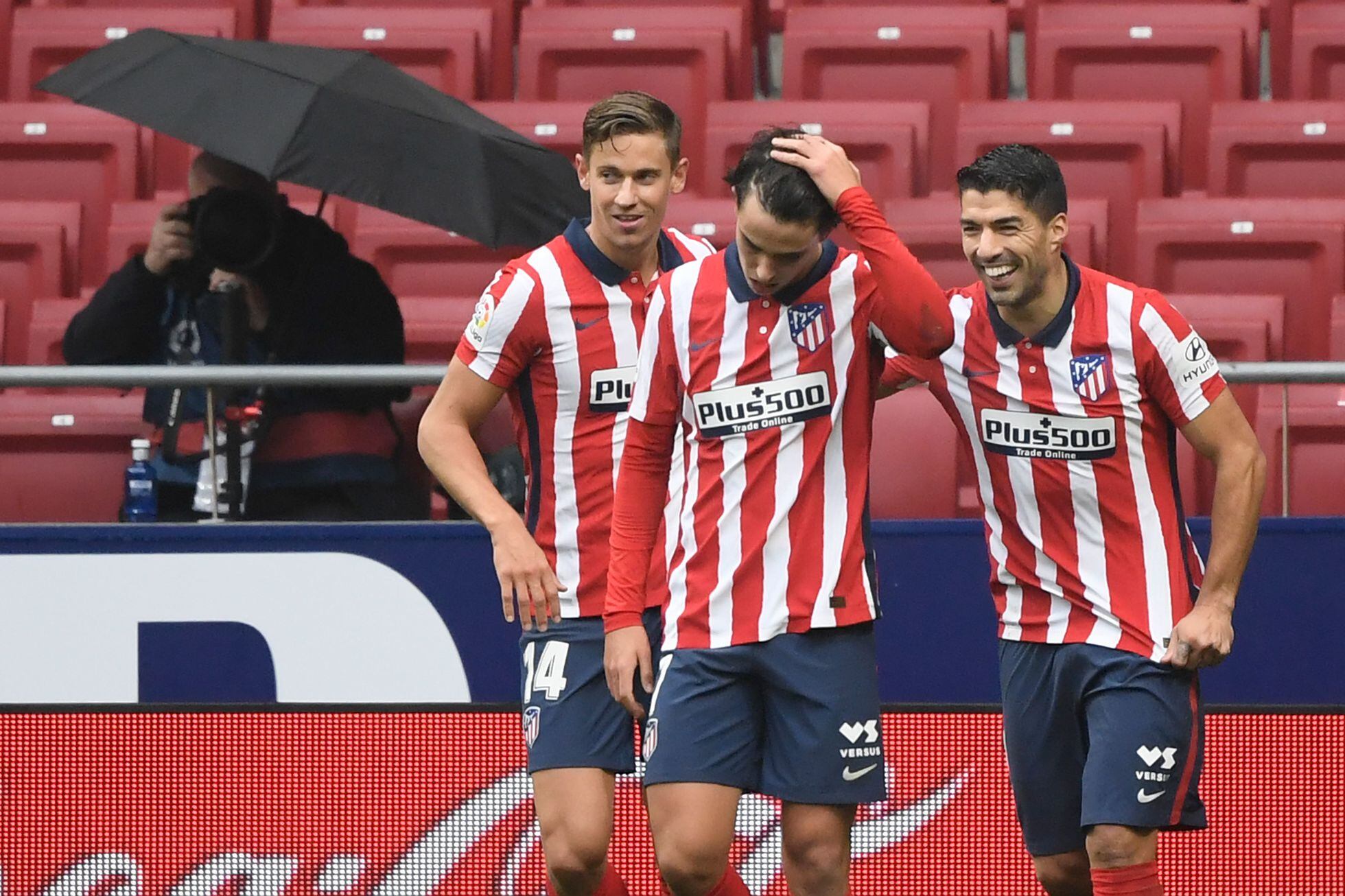 Suarez Y Costa Devuelven La Sonrisa Al Atletico Ante El Elche 3 1 Deportes La Actualidad Deportiva El Pais