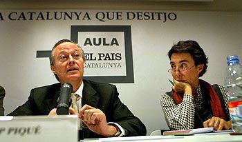 Piqué y Margarita Rivière, ayer durante el ciclo <i>La Cataluña que deseo</i> en la sede barcelonesa de EL PAÍS.