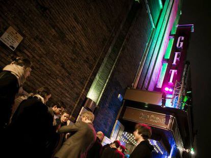Noche inaugural del Glasgow Film Festival 2015 a las puertas del antiguo café Cosmo, epicentro del certamen.