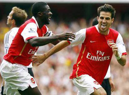 Cesc, a la derecha, celebra su gol del sábado al Derby County  con Kolo Touré.