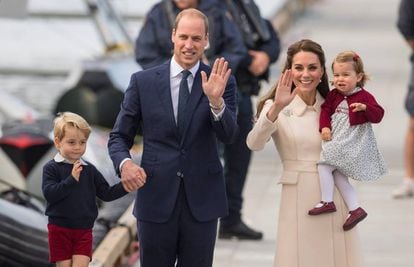 Los duques de Cambridge, con sus dos hijos, el pasado mes de octubre en Canad&aacute;.