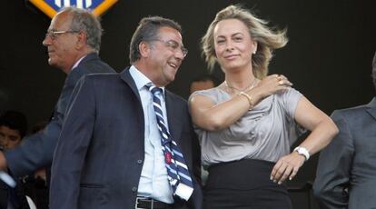 El promotor Enrique Ortiz y la alcaldea de Alicante Sonia Castedo en el palco del Rico Pérez.