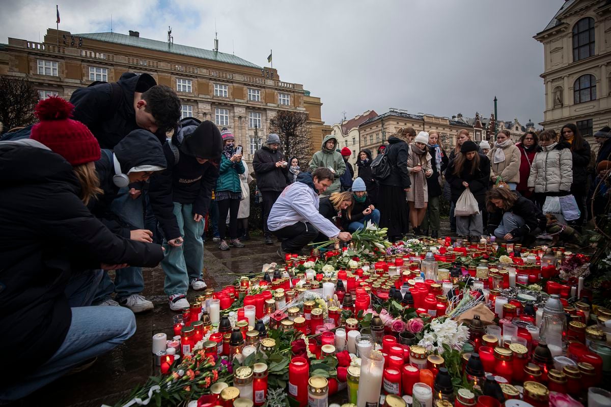 Tiroteo en Praga pone de relieve el laxo control de armas en la República Checa |  Internacional