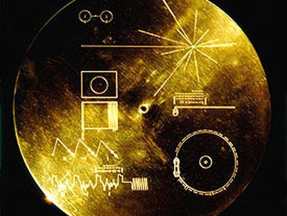 El disco dorado que llevan las Voyager con datos de la humanidad.