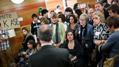 Trabajadores de la UPC encerrados en el centro.