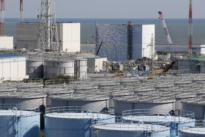 Tanques de agua contaminada son almacenados en la central de Fukushima Daiichi (Jap&oacute;n). EFE/Archivo