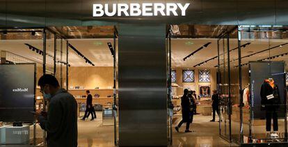 Tienda de Burberry en un centro comercial de Pekín.