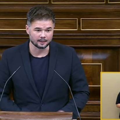 Los diputados de Vox llegan con retraso al Congreso y Rufián no defrauda con su réplica