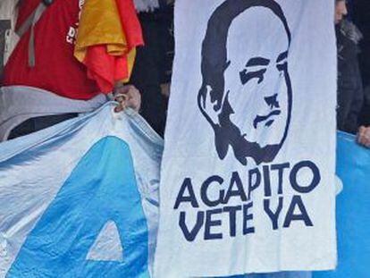 Pancarta en contra de Agapito Iglesias en La Romareda esta temporada